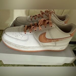 Air Force 1s LV8